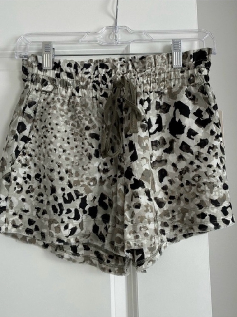 Anthropologie Cloth & Stone Camo Leopard Print Pull-on Shorts